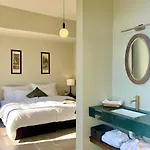 The Colonial 5*