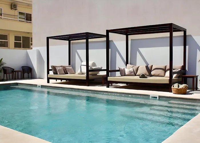 Готель The Colonial 5*