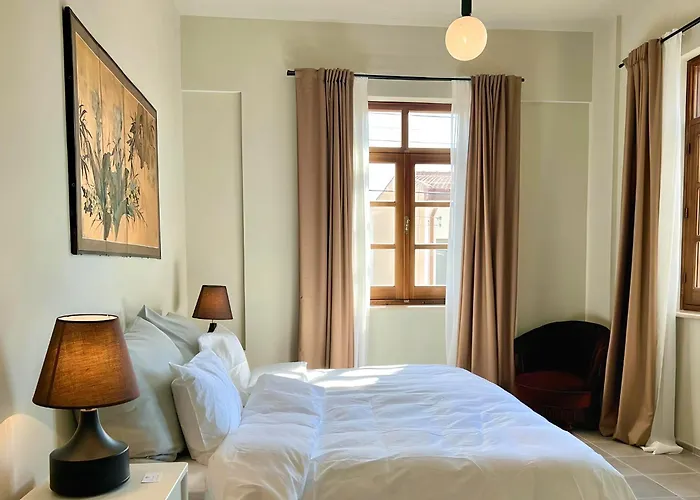 Готель The Colonial