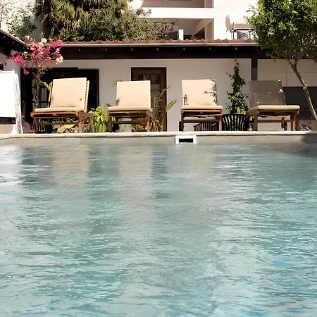 The Colonial By M House 5* לרנקה